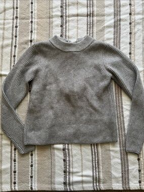 Francesca's Collections Gray Ribbed Tie back Open back Sweater